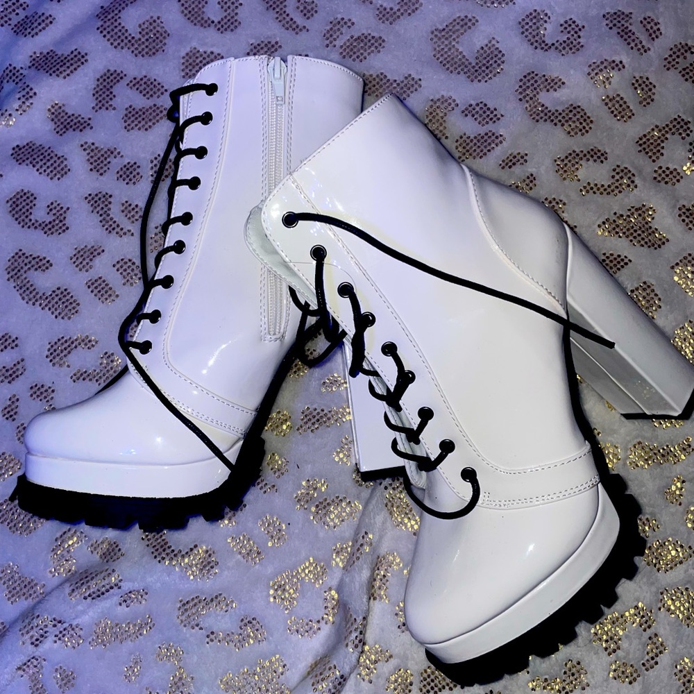 Charlotte Russe white boots used size 8